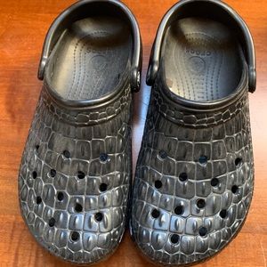 Black textured crocs
